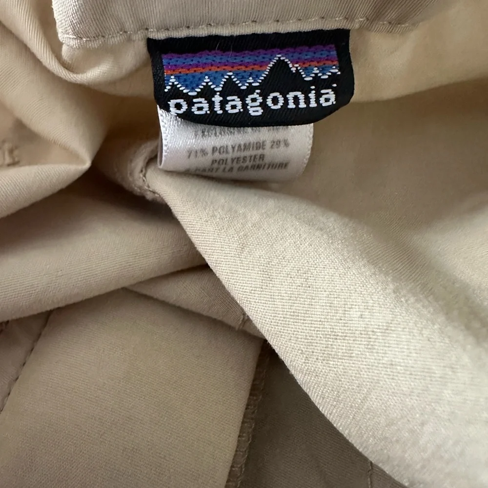 Patagonia || Woman’s tan Island Hopper Shorts size 10